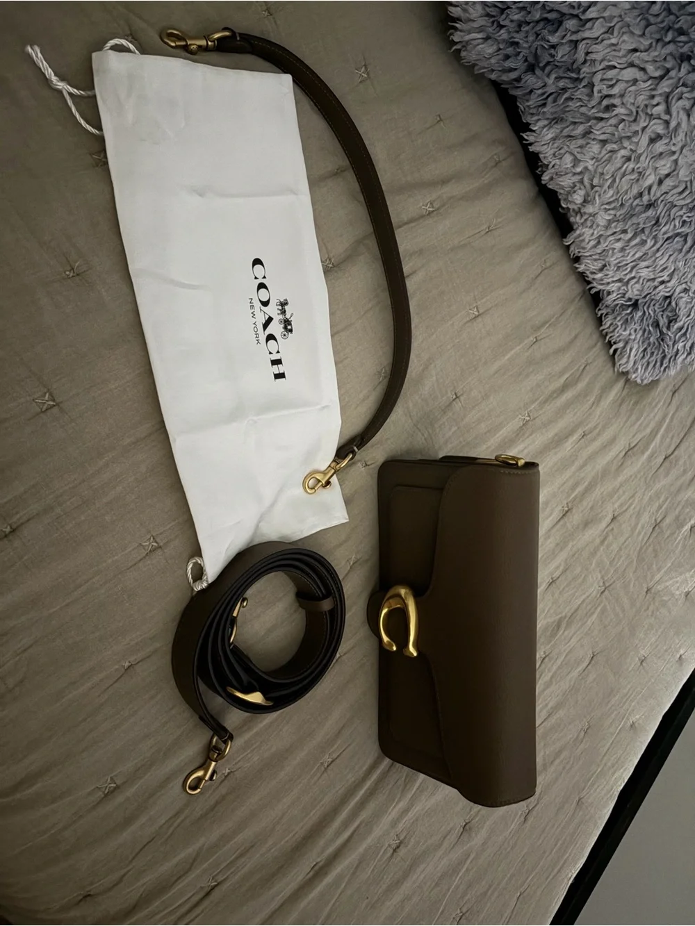 Brand new Tabby 26 Coach Dark Brown Leather Crossbody Bag with Gold 'C' Hardware - Picture 2 of 7
